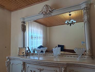 guzgulu mebel dəsti: Klassik üslubda iri ölçülü güzgülü konsol/bufet - Rəng: krem (qızılı — 8