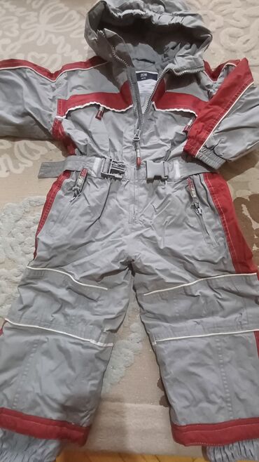Верхняя одежда: Продаётся детские комбинезоны в отличном состоянии для ребёнка от — 9
