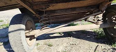 traktor t82: İkioxlu kənd təsərrüfatı qoşqusu - Güclü metaldan hazırlanmış yığılı — 3