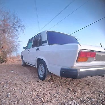 VAZ (LADA): VAZ 2107, ağ rəng, sedan gövdə. Texniki və interyer xüsusiyyətləri: - — 8