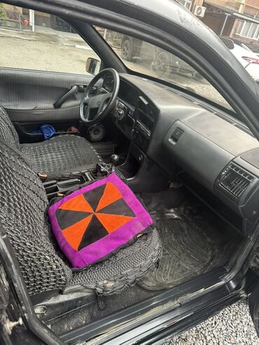 Volkswagen: Volkswagen Passat Variant: 1992 г., 1.8 л, Механика, Бензин, Универсал — 9