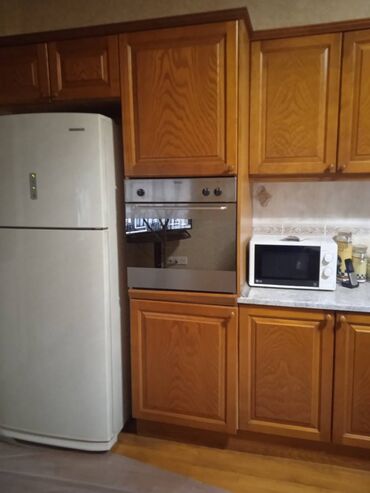 Mətbəx mebeli: Təmiz taxta, uzunluğu 7 metrədən artıq, eni 60 sm (hündürlüyü 90 sm 2 — 6