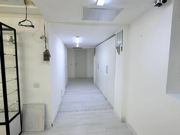 Магазины: Продаю Магазин В жилом доме, 111 м², Свежий ремонт, Отдельный вход, Цокольный этаж этаж — 8