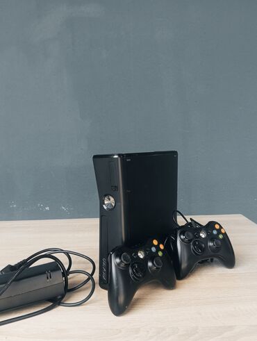 xbox 360 oyunları: Ideal veziyyetde Xbox 360 Slim ustada olmayib Moskavadan baha qiymete