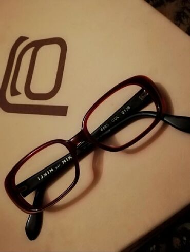 Naočare: Novo brendirano,vredi bordo sa crnim napred bordo pogledajte moje — 8