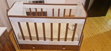 столик на кроватку: Для девочки и мальчика, Четырехугольная, Колыбель, Без бортиков, С матрасом, Без механизма качания
