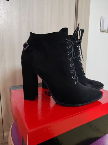 продаем женскую обувь: Ботинки и ботильоны Lino Marano, 35.5, цвет - Черный
