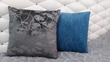 Текстиль: Декоративные подушки состоят из чехла и наполнителя. Чехлы могут