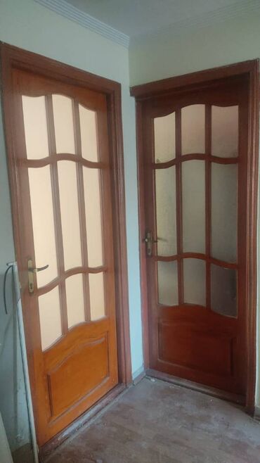 Furnitura və aksessuarlar: Qonaq otağı üçün İşlənmiş Otaq qapısı 80x205 sm Plintus ilə, Zəmanətsiz, Ödənişli quraşdırma, Ödənişli çatdırılma