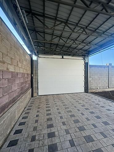 Секционные ворота: Секционные ворота и калитки из сендвич-панелей - Секционные подъемные — 2