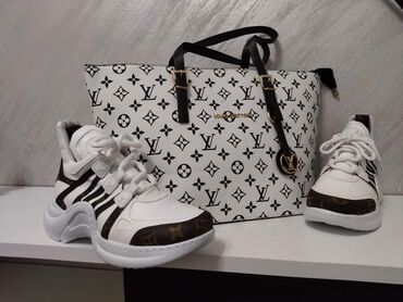 Women's Sneakers and athletic shoes: 39 — 11