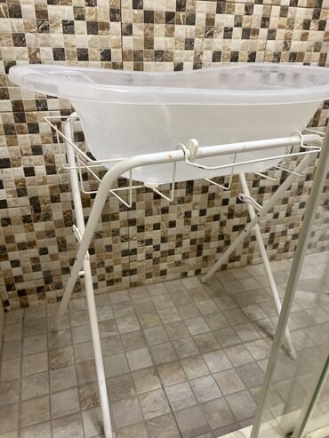 ходунок 1000: Подставка для ванночки, б/у, продам за 1000 сом