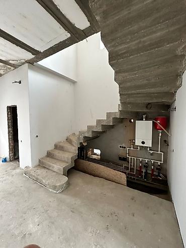 Продажа коттеджей и домов: 🏡 Продаётся дом (дуплекс) | Кок-Джар 📍 Ахунбаева / Кок-Жайык ✨ 168 м² — 6