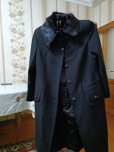 palto modelleri 2022: Пальто цвет - Черный