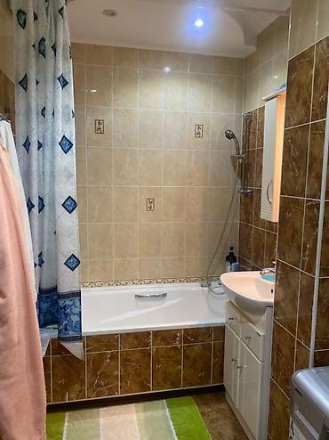 105: 3 комнаты, 80 м², 12 мкр 105 серия, 8 этаж — 8