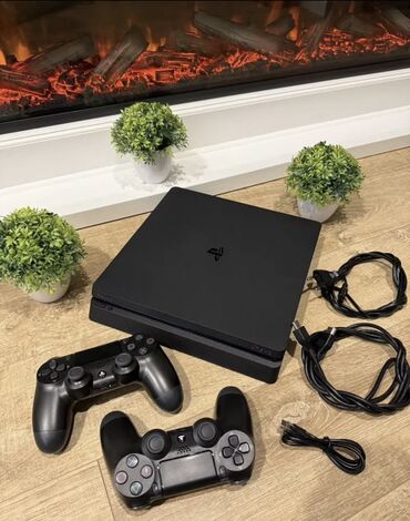 сони плейстешн 4: Продаю PlayStation 4 Slim 1 TB Прошитая, есть самые популярные игры