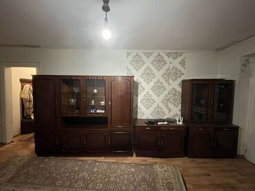купить кухонный стол и стулья бу: Гарнитур для зала, Б/у, Шкаф, Тумба под ТВ, Дерево, Самовывоз, цвет - Коричневый