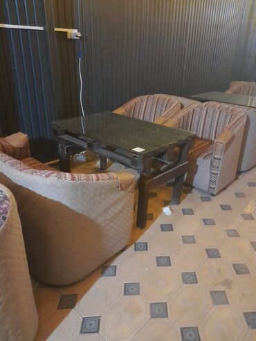 мебель в кафе: Продаю мягкую мебель, удобная камфортная. Цена комплект 10тыс. сом