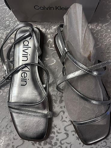 Basanoşka və səndəllər: Calvin Klein qadın sandal - Rəng: metalik gümüş - Model: incə — 1