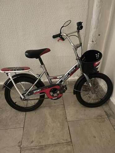 uşaq ucun velosipet: Sport Stels Speed markalı uşaq velosipedi gümüşü və qırmızı rənglərə