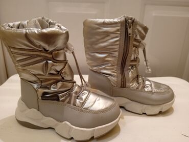 Čizme: Očuvane vodootporne, prijatne i tople čizmice za devojčice – broj 28 — 2