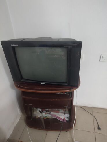 Телевизоры: Продаю тумба и телевизор
за всё 1500