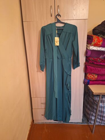 dzhinsy massimo dutti: Вечернее платье, Длинная модель, Атлас, С рукавами, 4XL (EU 48)