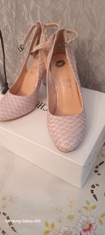 ev üçün qadın şap şapları baletkalar: Brend: Euro Kiss Model: Qadın klassik ayaqqabısı - Rəng: Açıq