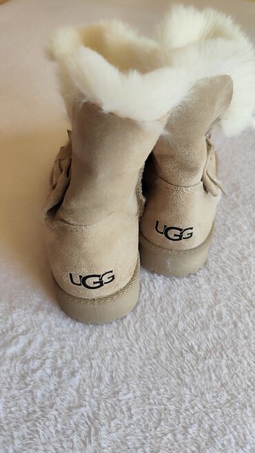 Ugg obuća: Ugg čizme, bоја - Bež, 39 — 12