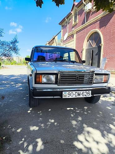 arxa patpres: Model: Lada 2107 (VAZ 2107) Kuzov: sedan, 4 qapı Rəng: ağ İli 2008 — 4