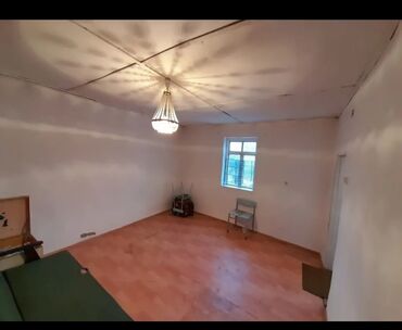 дом с бассейном посуточно бишкек: 40 м², 2 комнаты, Парковка, Подвал, погреб, Забор, огорожен