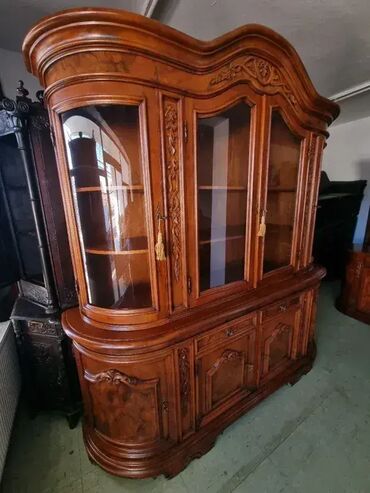 Stilske vitrine: Prelepa vitrina. Visina 230 cm Duzina 220 cm Dubina 55 cm na lalafo.rs — 4 Stilske vitrine: Prelepa vitrina. Visina 230 cm Duzina 220 cm Dubina 55 cm — 4