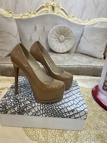 Qadın platformalı stiletto tufli - Rəng: nude/bej - Material: laklı