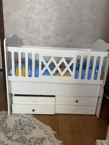 ucuz linoleum: Oğlan və qız üçün, İşlənmiş, Çarpayı, Matras ilə