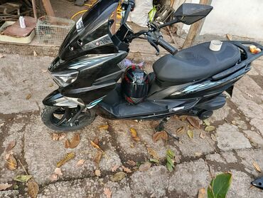 скутер на продажу: Продаю скутер макси 150 кубовый состояние идеальное техническая