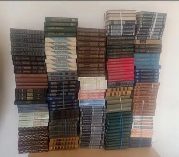 hüseyn nağılı 4 1: Sovet vaxtınan kitablar satılır rus dilində. Əla vəziyyətdədir