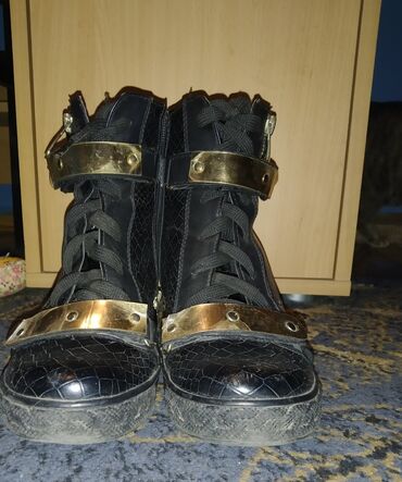 duboke cizme na pertlanje: 36, bоја - Crna
