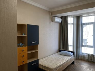 Долгосрочная аренда квартир: 4 комнаты, С мебелью полностью — 10