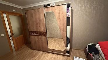 taxta asılqan: Sürgülü qapılı geyim dolabı - Material: taxta teksturalı laminat — 3