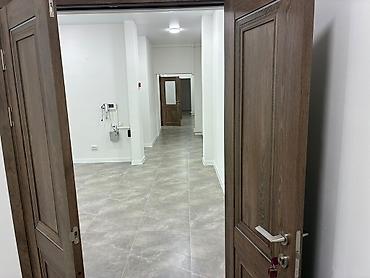 Аренда офисов: Эркиндик Сдаются офисы -230 кВ( 2 этаж) -240 кв( 2 этаж) -84 кВ (1 — 5