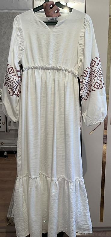 ev ayaqqabisi: Ağ rəngdə uzun boho/etno tərzli don. - Material: yüngül, toxumalı — 1