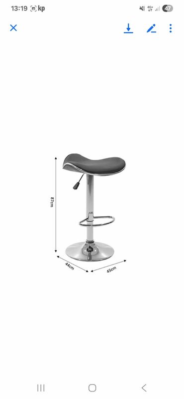 forma ideale gejmerske stolice: 07. Barska stolica Enzo Dužina: 45 cm Širina: 46 cm Visina: 64–84 cm