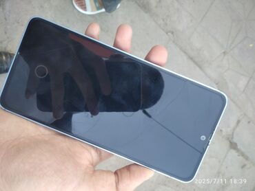 33 watt adapter: Redmi note 13 5 ayin telefonudur hec bir problemi yoxdu ciddi alıcılar