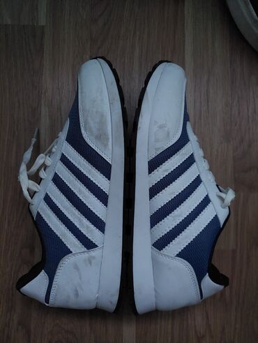 Krasofkalar və idman ayaqqabıları: Yelen krassovkası. Teze kimidir. 42 razmerdir. Baha alınıb 9 manat -da lalafo.az — 5 Krasofkalar və idman ayaqqabıları: Yelen krassovkası. Teze kimidir. 42 razmerdir. Baha alınıb 9 manat — 5