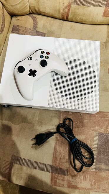 mini kamera na baterije: X box S one
Bez ostecenja