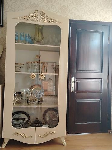 dolab: Klassik üslubda vitrin şkaf - Material: MDF/kombinə edilmiş ağ rəngli — 1
