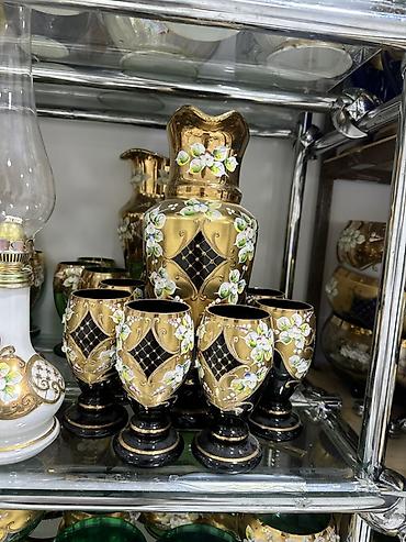 xonca desti: Boyalı kristal qraf və badə dəsti - Tərkib: 1 ədəd qraf, 6 ədəd badə — 1