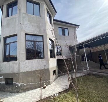 недостроенные дома: Представляем современный двухэтажный дом с незавершенным фасадом