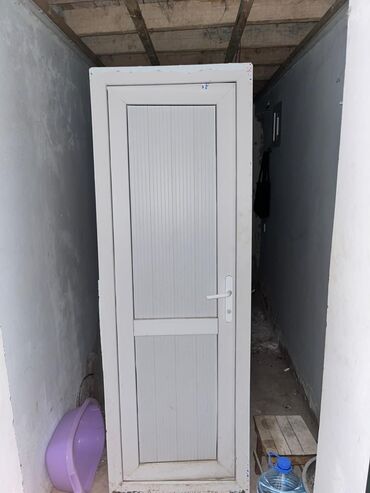 Furnitura və aksessuarlar: İşlənmiş Plastik qapı Plintus ilə, Zəmanətsiz, Ünvandan götürmə