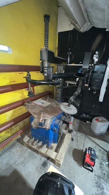 оборудование для шиномонтажа б у: Полуавтоматический шиномонтажный станок NORDBERG 4640 + компрессор